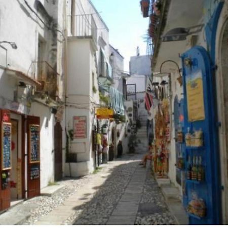 B&B Tra Le Vie Del Borgo В'єсте Екстер'єр фото