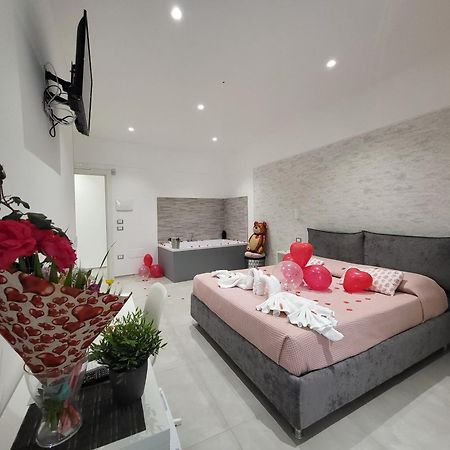 B&B Tra Le Vie Del Borgo В'єсте Екстер'єр фото